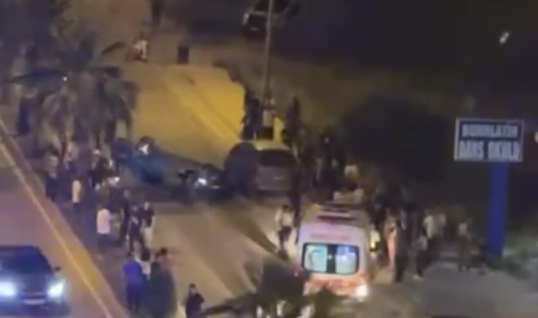 Kaza yapan araçtaki 3 kişi kaçtı, kısa sürede polise yakalandı Mersin’in Tarsus ilçesinde otomobil, park halindeki araca çarptıktan sonra takla