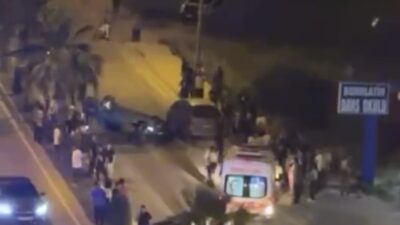 Mersin’in Tarsus ilçesinde otomobil, park halindeki araca çarptıktan sonra takla