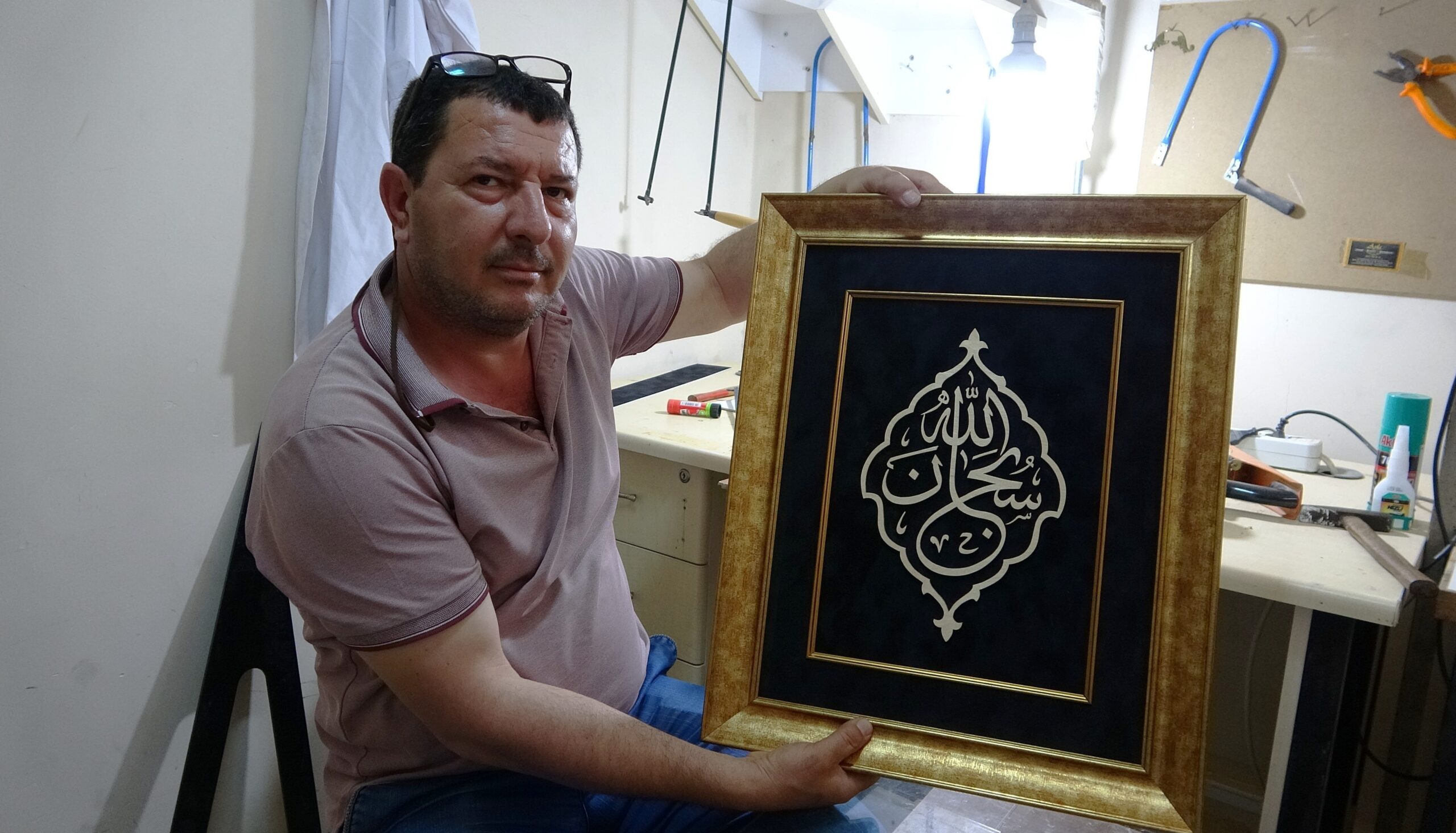 Kızının okul ödeviyle başladı, sanatın ustası oldu