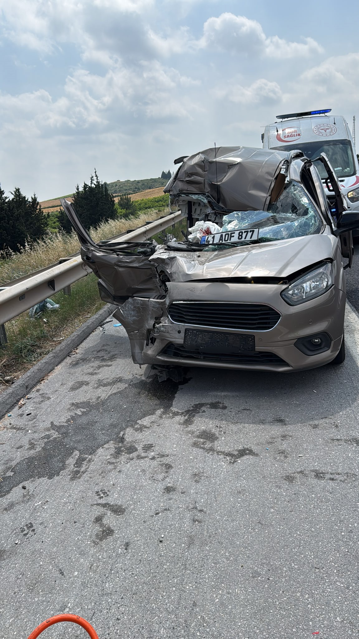 Tarsus-Adana otoyolunda kaza: 1 ölü, 4 yaralı