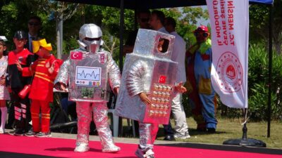 Mersin’de Türkiye Çevre Haftası kapsamında düzenlenen etkinliklerde, ilkokul öğrencilerinin atık