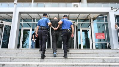 Mersin polisi, yurt dışından Çukurova Uluslararası Havalimanı’na iniş yapan uçaktaki yolcular