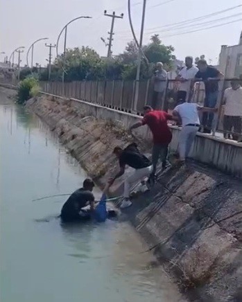 Tarsus’ta sulama kanalına düşen şahıs ölümden döndü