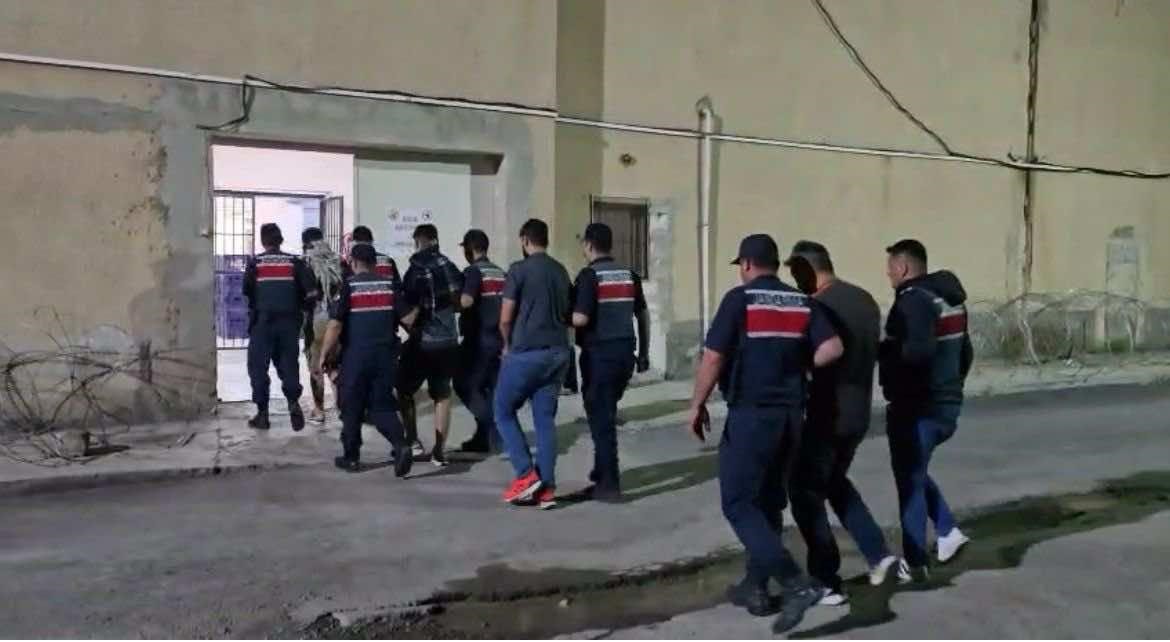Mersin’den gidip Sivas’ta hırsızlık yapan 5 şüphel