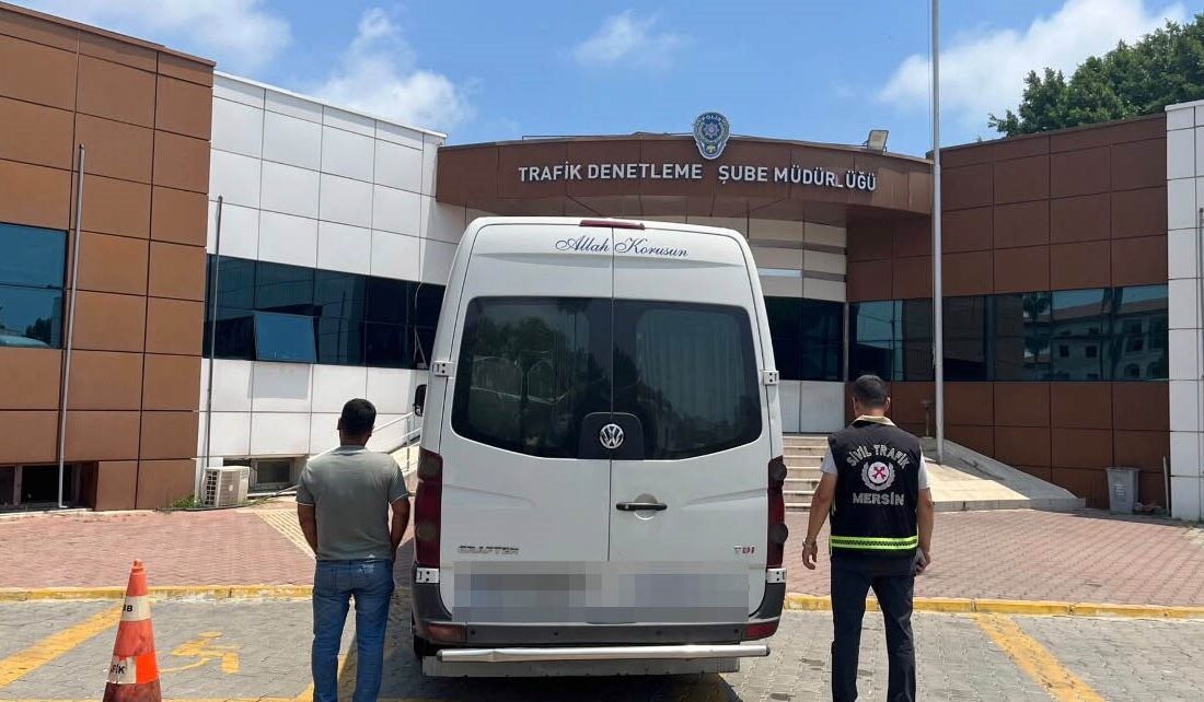 Araç kamerası kaydetti, trafik ihlalleri cezasız kalmadı Mersin’de kırmızı ışık ihlali ve tehlikeli şerit değiştiren iki sürücüyü