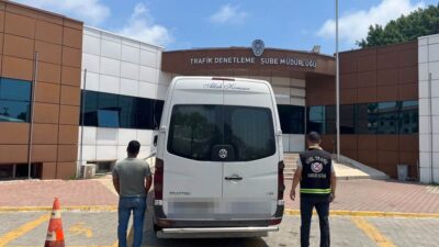 Araç kamerası kaydetti, trafik ihlalleri cezasız kalmadı Mersin’de kırmızı ışık ihlali ve tehlikeli şerit değiştiren iki sürücüyü