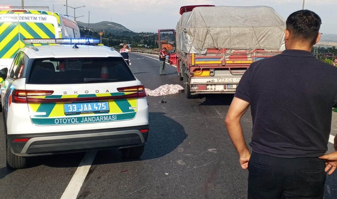 Tarsus’ta trafik kazası: 1 ölü Mersin’in Tarsus ilçesinde tır ile çarpışan motosikletin sürücüsü hayatını kaybetti.