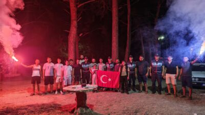 Mersin’in Bozyazı ilçesinde gençler, Jandarma Genel Komutanlığı’nın 187. kuruluş yıl