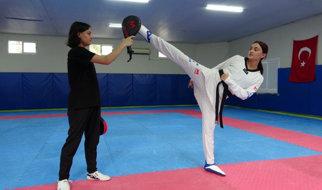 Mersin’de yaşayan Avrupa ve Balkan şampiyonlukları bulunan milli taekwondocu Özge