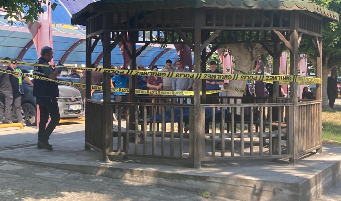 Mersin’de şüpheli ölüm: Parkta cansız bedeni bulundu Mersin’in Erdemli ilçesinde belediye otoparkının yanındaki kamelyada bir kişinin cansız