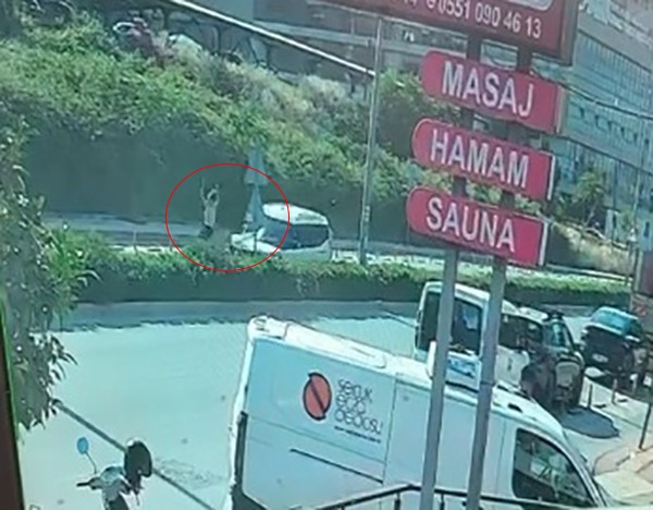 Mersin’de hafif ticari aracın çarptığı sağlık çalışanı hayatını kaybetti Mersin Üniversitesi Tıp Fakültesi Hastanesi’nde teknisyen olarak görev yapan sağlık çalışanı,
