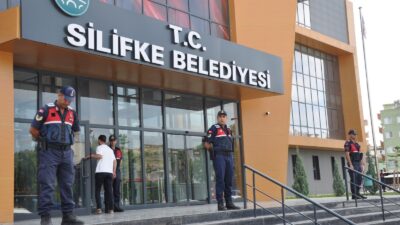 Mersin’in Silifke ilçesinde CHP’li Silifke Belediyesine yönelik düzenlenen operasyonda Belediye