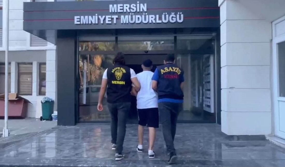 Mersin‘de polis ekiplerince aranan şahıslara yönelik gerçekleştirilen operasyonlarda, haklarında çeşitli
