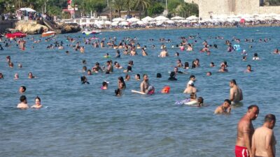 Yurt genelinde artan sıcaklarla birlikte okullarına tatil olmasını beklemeyen birçok