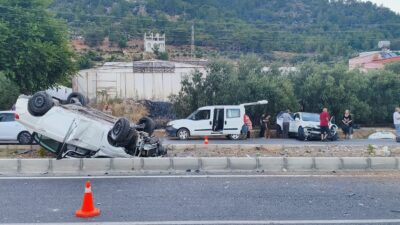Mersin‘in Bozyazı ilçesinde iki otomobilin çarpışması sonucu meydana gelen trafik