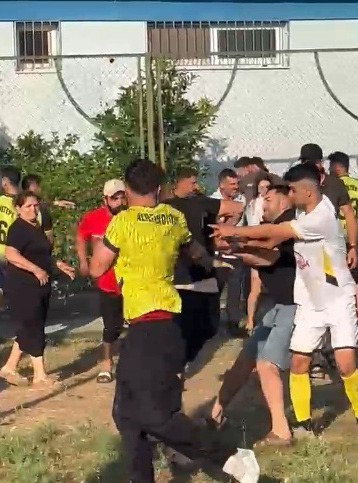 Mersin‘in Tarsus ilçesinde düzenlenen köyler arası futbol turnuvasında oynanan karşılaşmanın