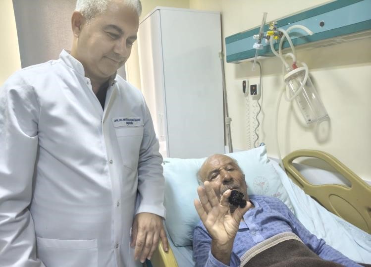 Mersin’in Bozyazı ilçesinde gerçekleştirilen başarılı bir ameliyatla, 67 yaşındaki Mehmet