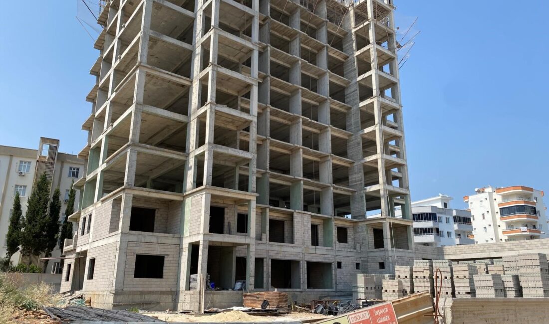 Mersin‘in Erdemli ilçesinde bir inşaatta çalışan yabancı uyruklu işçi, 10’uncu