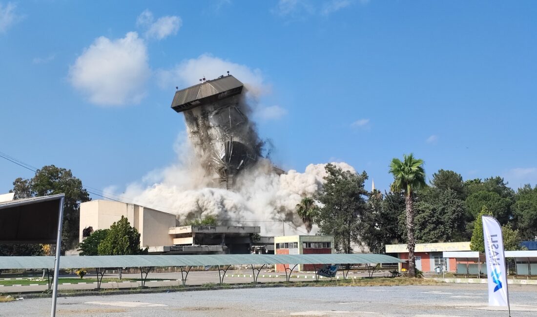 Adana‘da depremlerde hasar gören ve kolonlarında ağır hasar tespit edilen