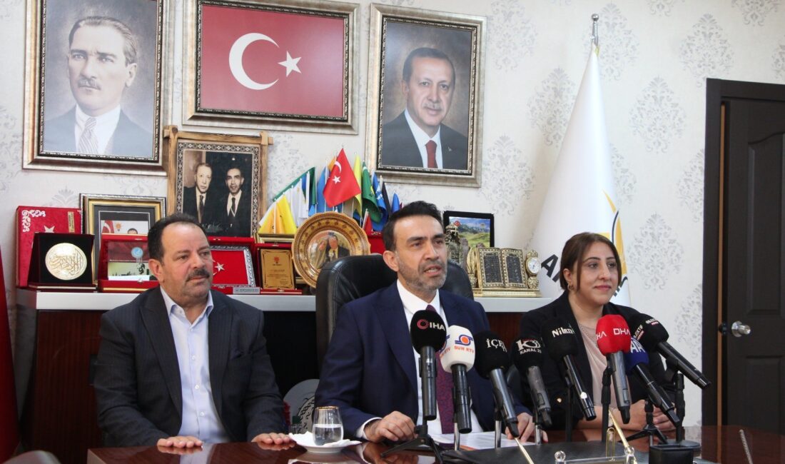 AK Parti Mersin İl Başkanı Adem Aldemir, 13 ilçede eş