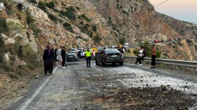 Mersin’in Bozyazı ile Aydıncık ilçelerini birbirine bağlayan kara yolunda yola
