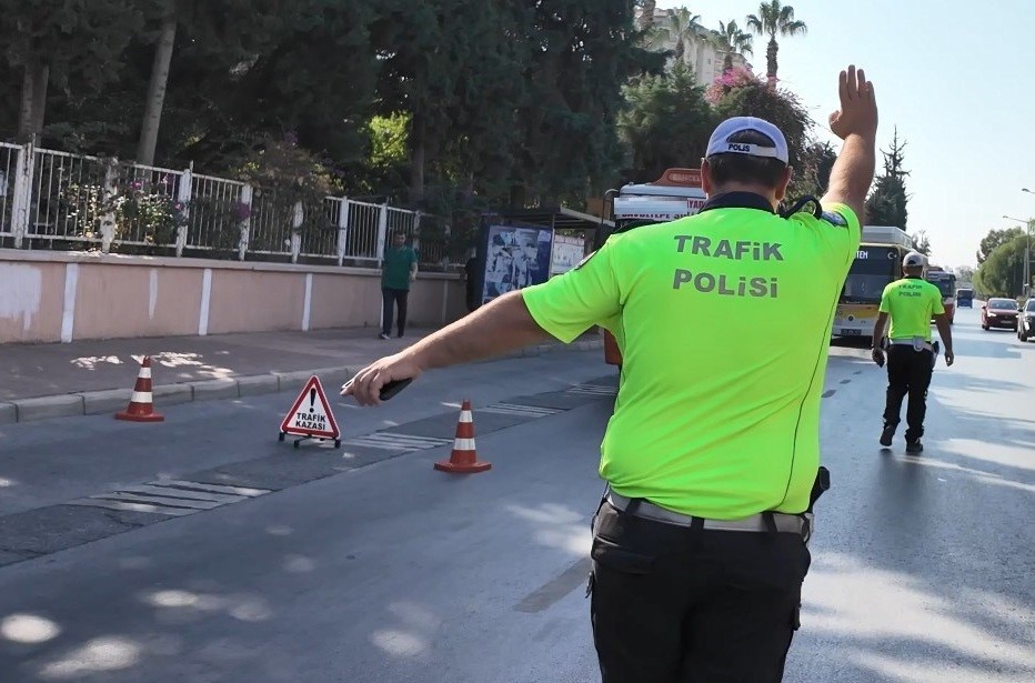 Mersin’in Tarsus ilçesinde trafik güvenliğini tehlikeye düşüren araç sürücüsü tespit