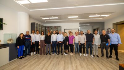 Cumhuriyet Halk Partisi’nin farklı kademelerinde görev yapan yöneticiler, milletvekilleri, belediye
