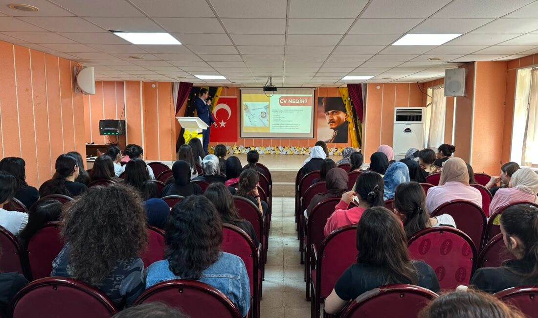 GENÇLER, İŞ DÜNYASINA BÜYÜKŞEHİR KARİYER MERKEZİ İLE DAHA DONANIMLI HAZIRLANIYOR Üniversite–iş dünyası–kent iş birliğini güçlendirmeyi hedefleyen Mersin Büyükşehir Belediyesi Kariyer