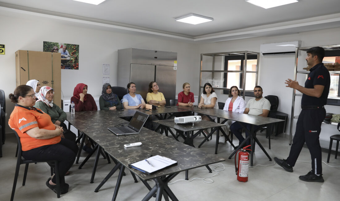 HAMZABEYLİ YANGIN EĞİTİMİ İLE DAHA DA GÜVENLİ BİR HALE GELDİ Vatandaşların can ve mal güvenliğini korumak için 7/24 esaslı çalışmalarını
