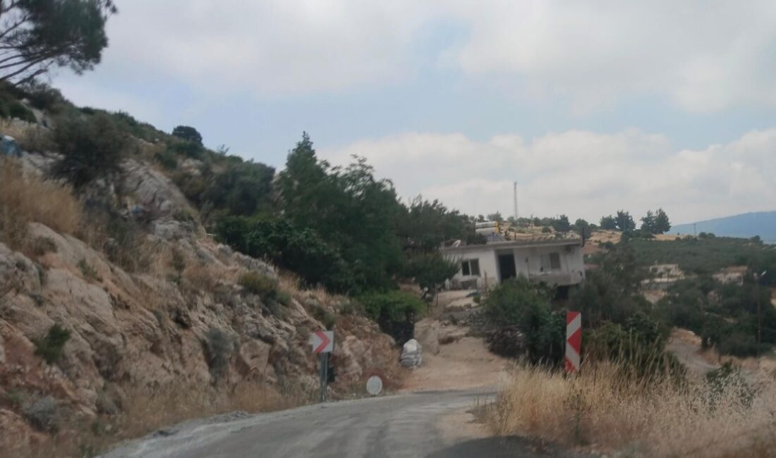 Gülnar ilçesine bağlı Beydili Mahallesi’nin girişinde yaklaşık 2 km dar