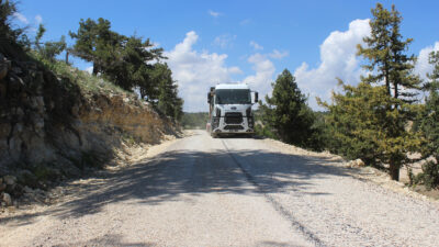 MERSİN BÜYÜKŞEHİR, GÜZELOLUK-KUŞLUCA BAĞLANTI YOLUNU YENİLEDİ Mersin Büyükşehir Belediyesi, kent genelinde sürdürdüğü yol yapım, bakım ve