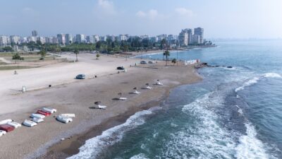Mezitli Belediyesi, yaz aylarında vatandaşların deniz keyfini daha konforlu hale