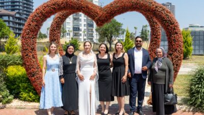 Mersin’in Yenişehir ilçesinde evlilik tarihlerini unutulmaz kılmayı hedefleyen çiftler, takvimler