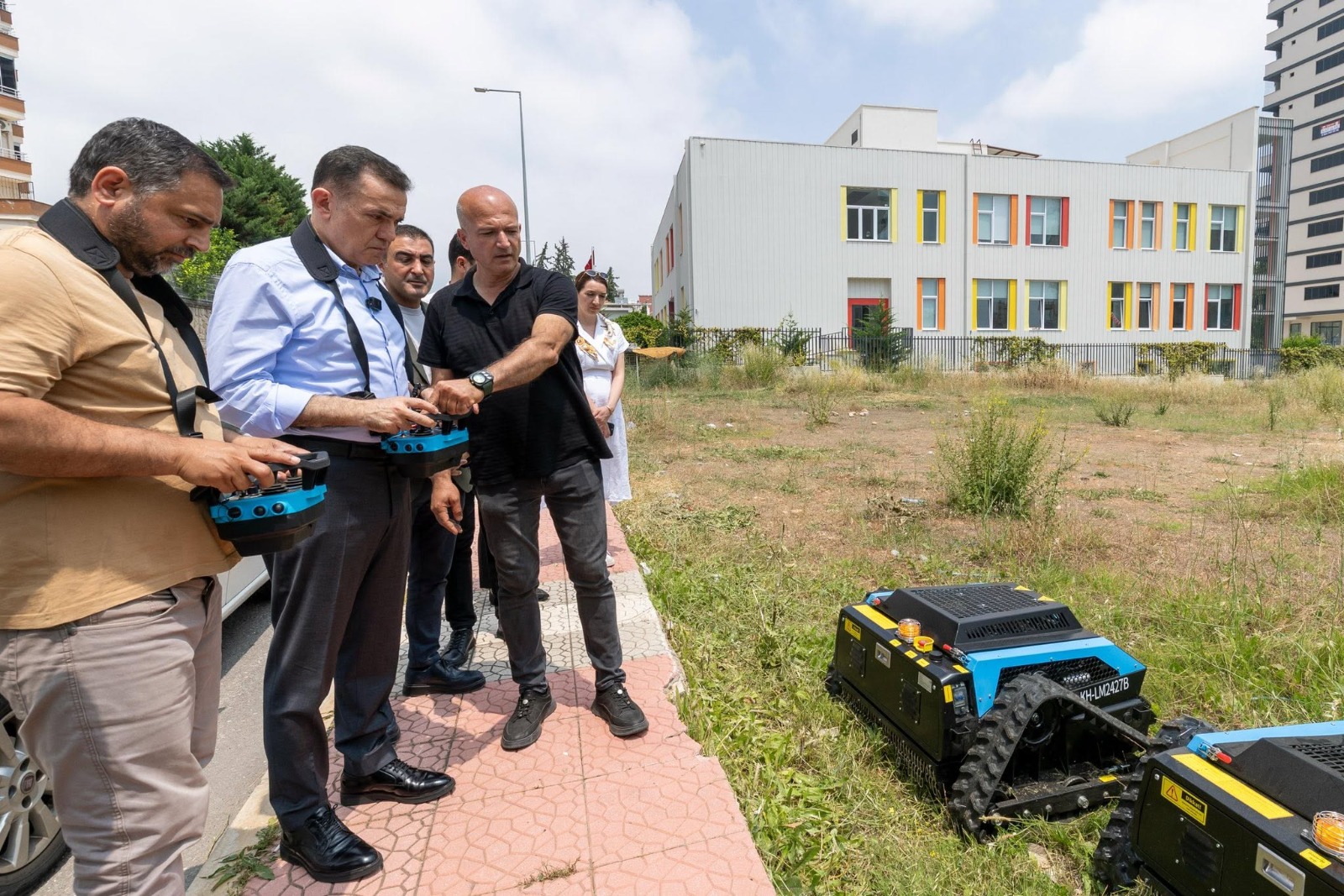 Yenişehir’de yabani otlara teknolojik tırpan