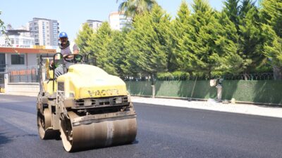 Toroslar Belediyesi, ilçe genelinde ulaşım kalitesini artırmak amacıyla sıcak asfalt