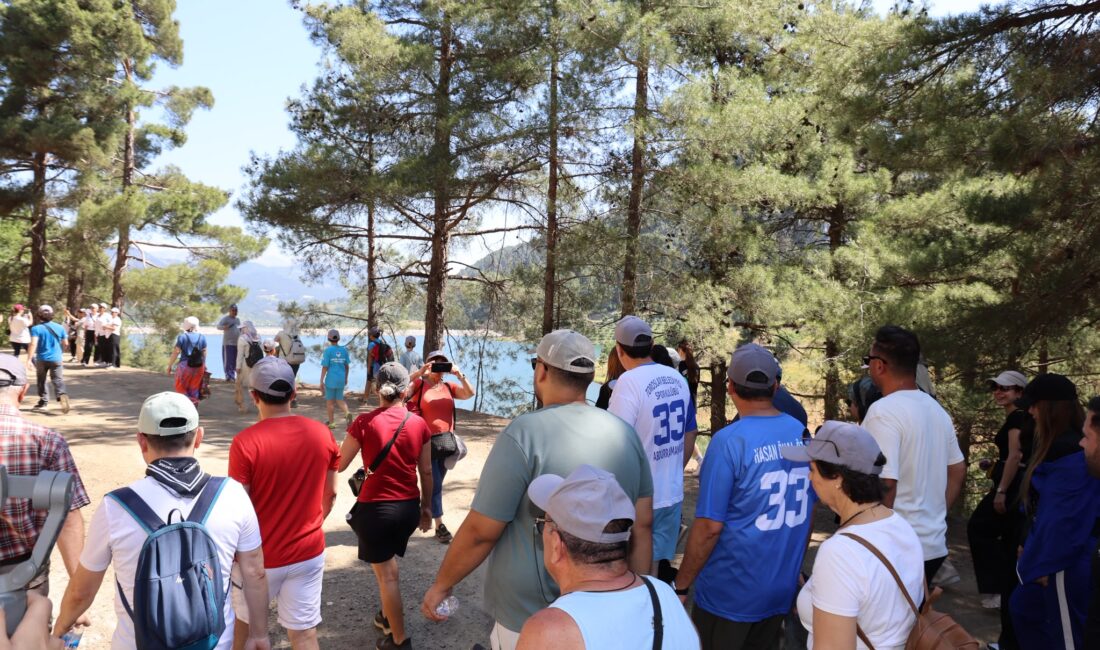 Toroslar Belediyesinin Güzelyayla’da (Kızılbağ) düzenlediği doğa yürüyüşü, yüzlerce doğaseveri temiz