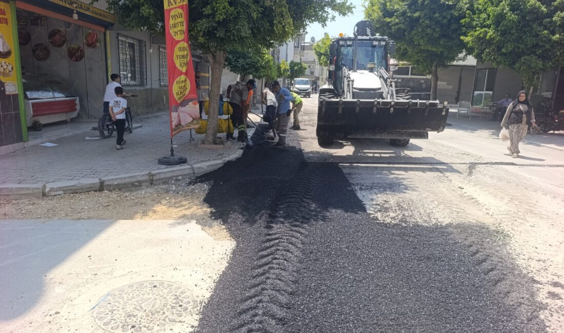 AKDENİZ’DE ALTYAPI ÇALIŞMALARI SONRASI BOZULAN YOLLAR ASFALTLANIYOR Akdeniz Belediyesi, ilçe genelinde altyapı çalışmaları nedeniyle zarar gören yol