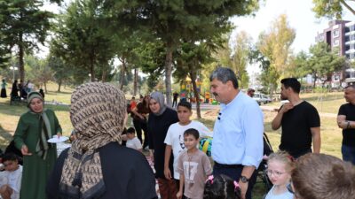 Toroslar Belediyesinin ilçenin farklı mahallelerinde sürdürdüğü park yenileme çalışmaları kapsamında