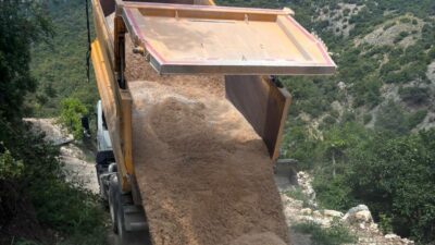 Toroslar Belediyesi, kırsal mahallelerde ulaşımın daha konforlu ve güvenli hale
