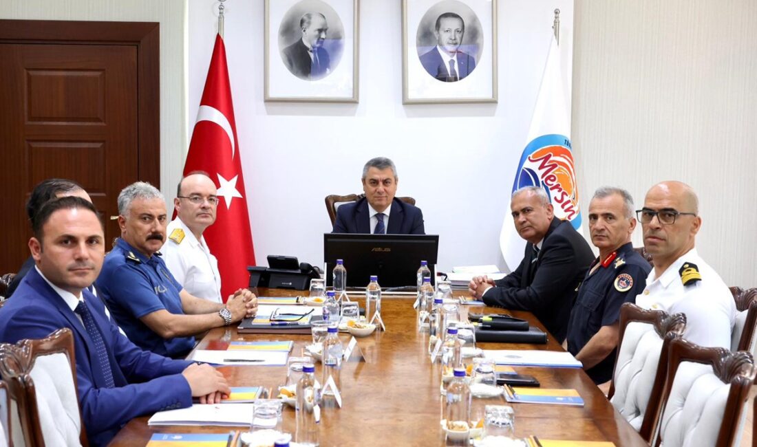 Bin 718 araç trafikten men edildi Mersin Valisi Atilla Toros başkanlığında, Güvenlik ve Asayiş Değerlendirme Toplantısı