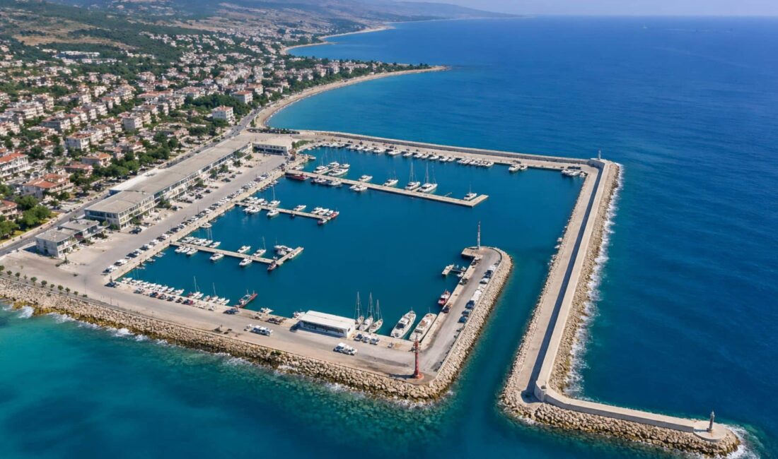 TAŞUCU’NDA AYNI PROJE, YENİDEN! ÇED DURDURULMUŞTU, ŞİMDİ GERİ DÖNDÜ Mersin’in Silifke ilçesine bağlı Taşucu’nda kamuoyunun tepkisiyle durdurulan “Taşucu Yat