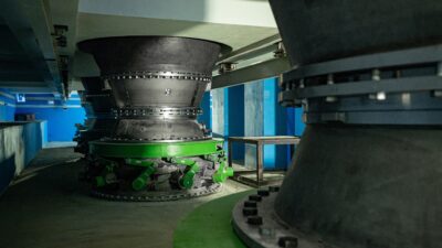 AKKUYU NGS’NİN 2. GÜÇ ÜNİTESİ’NDE TEKNİK SU TEMİNİ SİSTEMİ’NİN KİLİT AŞAMASI TAMAMLANDI Kıyı pompa istasyonunun ana pompa ünitelerinin montajının tamamlanması, türbin adasının