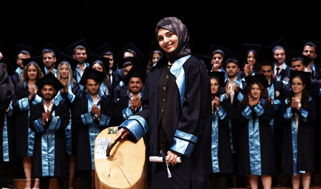105 Genç Hekim Mezuniyet Coşkusuyla Uğurlandı Mersin Üniversitesi Diş Hekimliği Fakültesi 2025-2026 Eğitim-Öğretim Yılı Mezuniyet ve