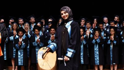 105 Genç Hekim Mezuniyet Coşkusuyla Uğurlandı Mersin Üniversitesi Diş Hekimliği Fakültesi 2025-2026 Eğitim-Öğretim Yılı Mezuniyet ve