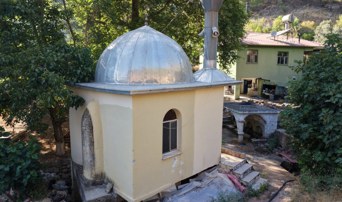 DÜNYANIN EN KÜÇÜK CAMİSİ ANAMUR’DA ZİYARETÇİLERİNİ AĞIRLIYOR Mersin’in Anamur ilçesine bağlı Pınarlar (Bugarlar) mevkisinde bulunan ve yaklaşık