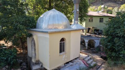 DÜNYANIN EN KÜÇÜK CAMİSİ ANAMUR’DA ZİYARETÇİLERİNİ AĞIRLIYOR Mersin’in Anamur ilçesine bağlı Pınarlar (Bugarlar) mevkisinde bulunan ve yaklaşık