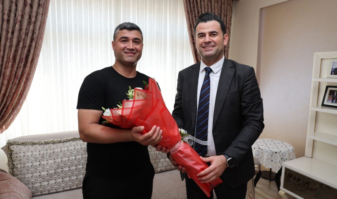 Başkan V. Murat Beşikci, Şehit Yakınlarını ve Gazi Ailelerini Ziyaret Etti Akdeniz Kaymakamı ve Belediye Başkan V. Murat Beşikci, 15 Temmuz
