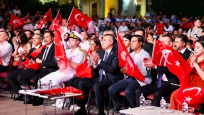 Vali Atilla Toros, ‘Demokrasi Nöbeti’ne katıldı Mersin Vali Atilla Toros, ‘15 Temmuz Demokrasi ve Milli Birlik