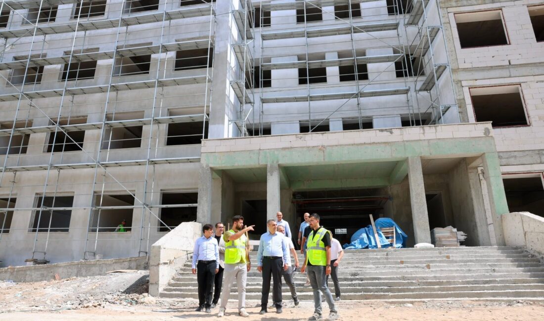 Mersin Valisi Atilla Toros, Tarsus ilçesinde yapımı devam eden 32