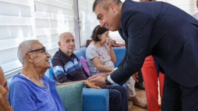 Mersin Valisi Atilla Toros, Toroslar ilçesinde bulunan Yardım ve İyilik